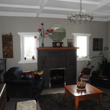 English Tudor House Hamilton Extérieur photo